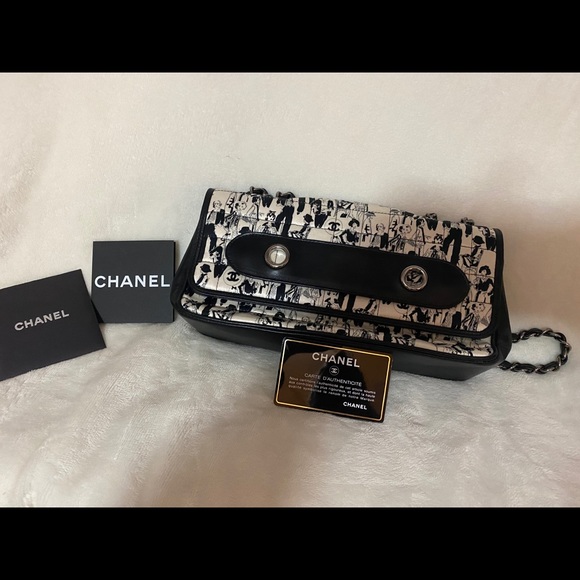 CHANEL Handbags - CHANEL clutch/crossbody designer bag 🤍🙌🏻 CHANEL